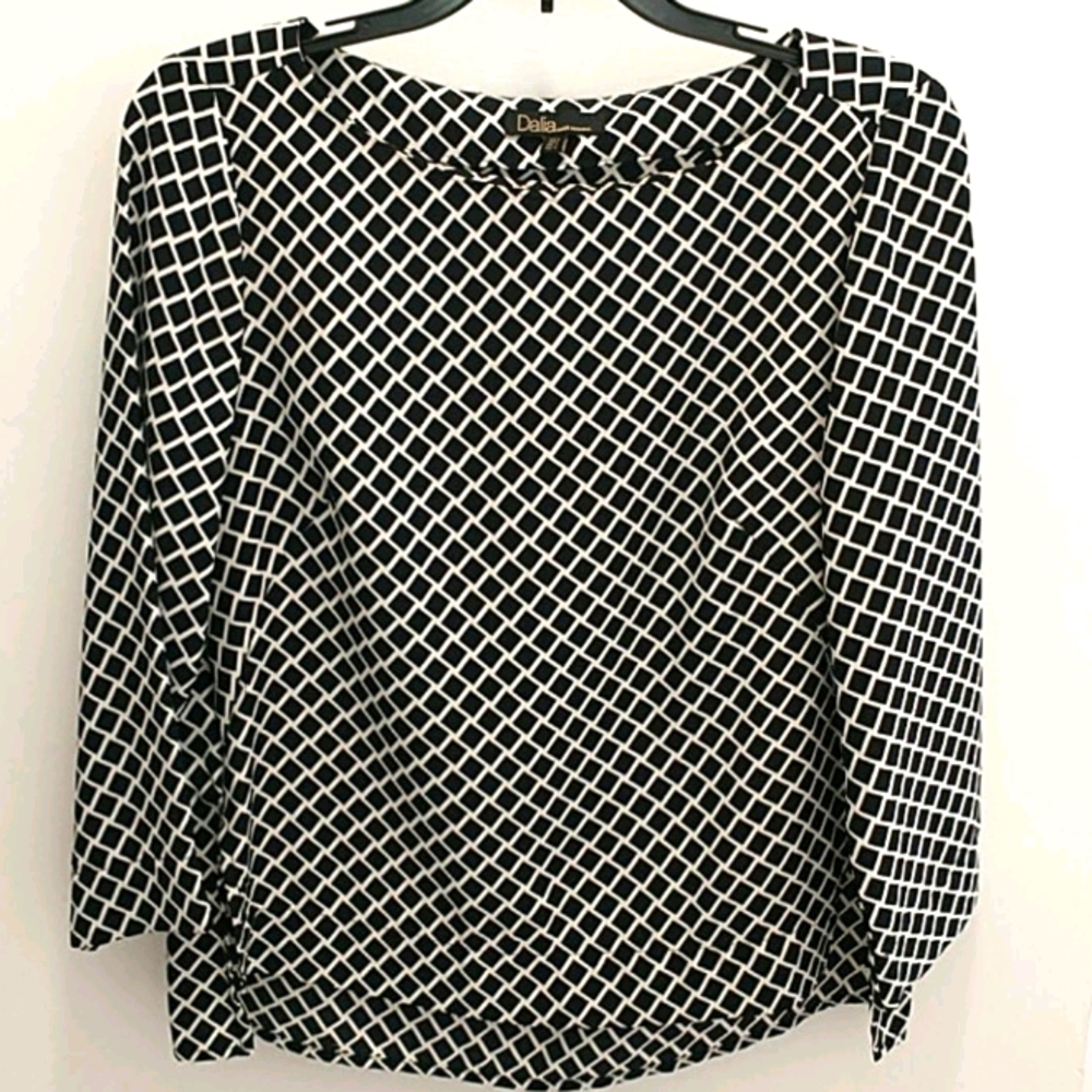 Formal mid sleeve blouse, with slit at sided